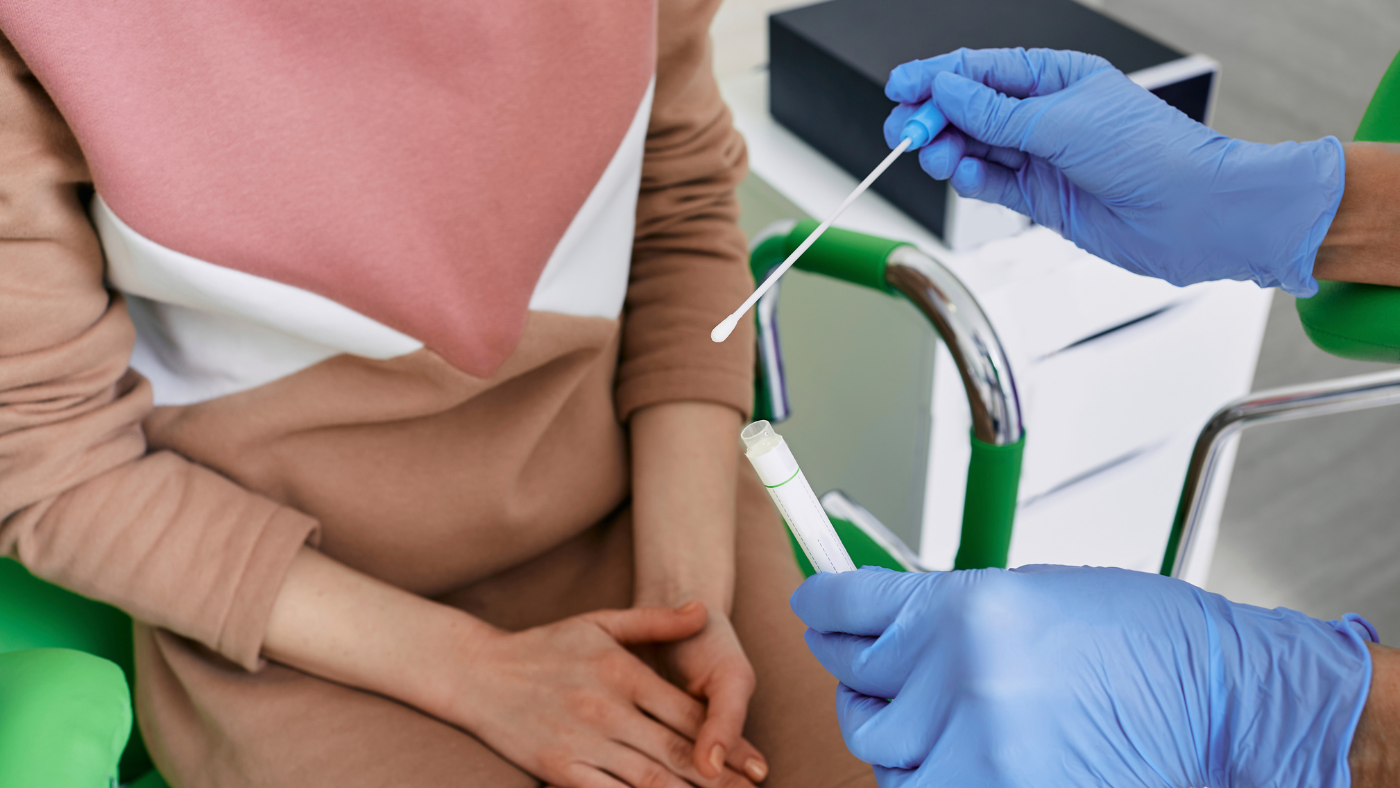 Diagnostika vaginálneho výtoku u gynekológa. Zdroj foto: Canva Diagnostika vaginálneho výtoku u gynekológa